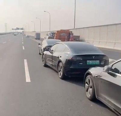 特斯拉高速爆料视频,揭秘未来智能驾驶技术新突破 第1张 特斯拉高速爆料视频,揭秘未来智能驾驶技术新突破 第1张